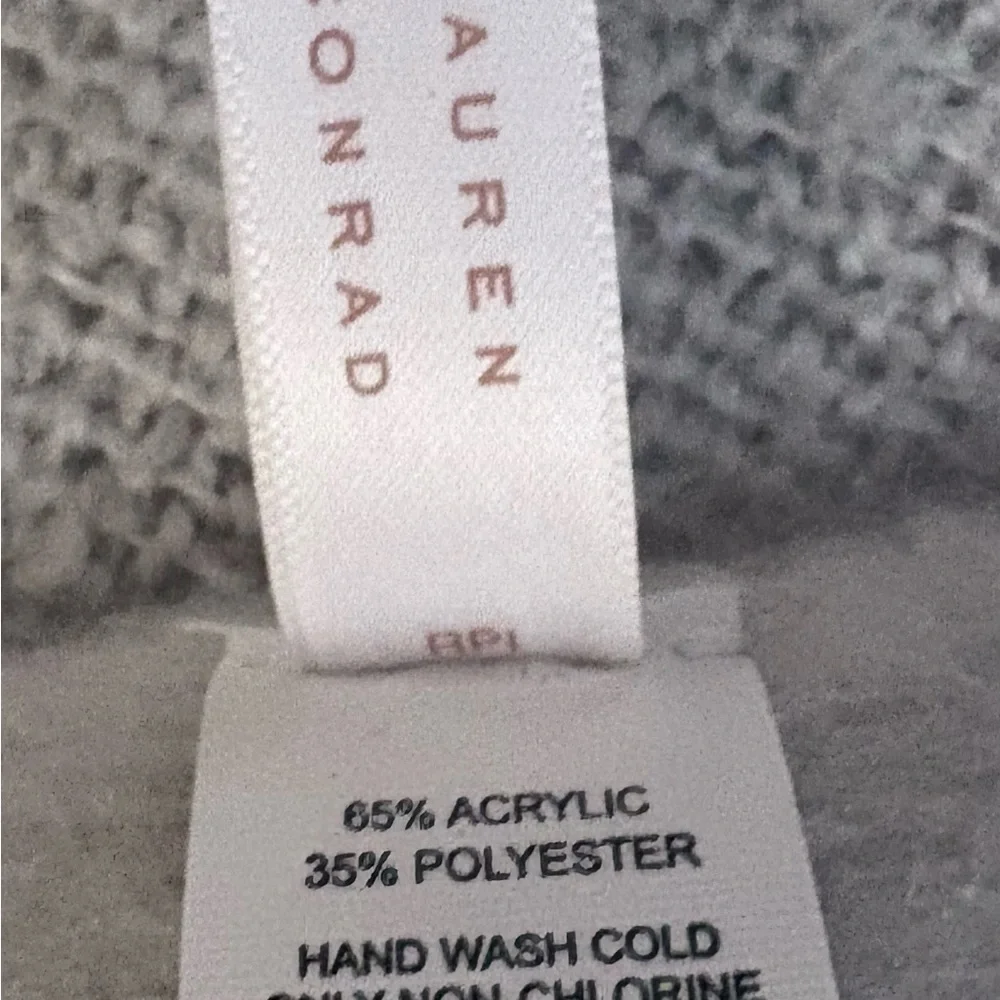 LC Lauren Conrad Soft Gray white scarf 18x86”